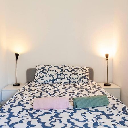 2 Bedroom Apartment For 4 People With Free Public Parking Lisbon Exterior photo