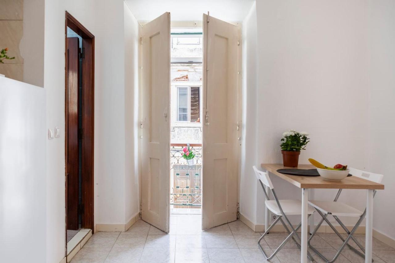 2 Bedroom Apartment For 4 People With Free Public Parking Lisbon Exterior photo